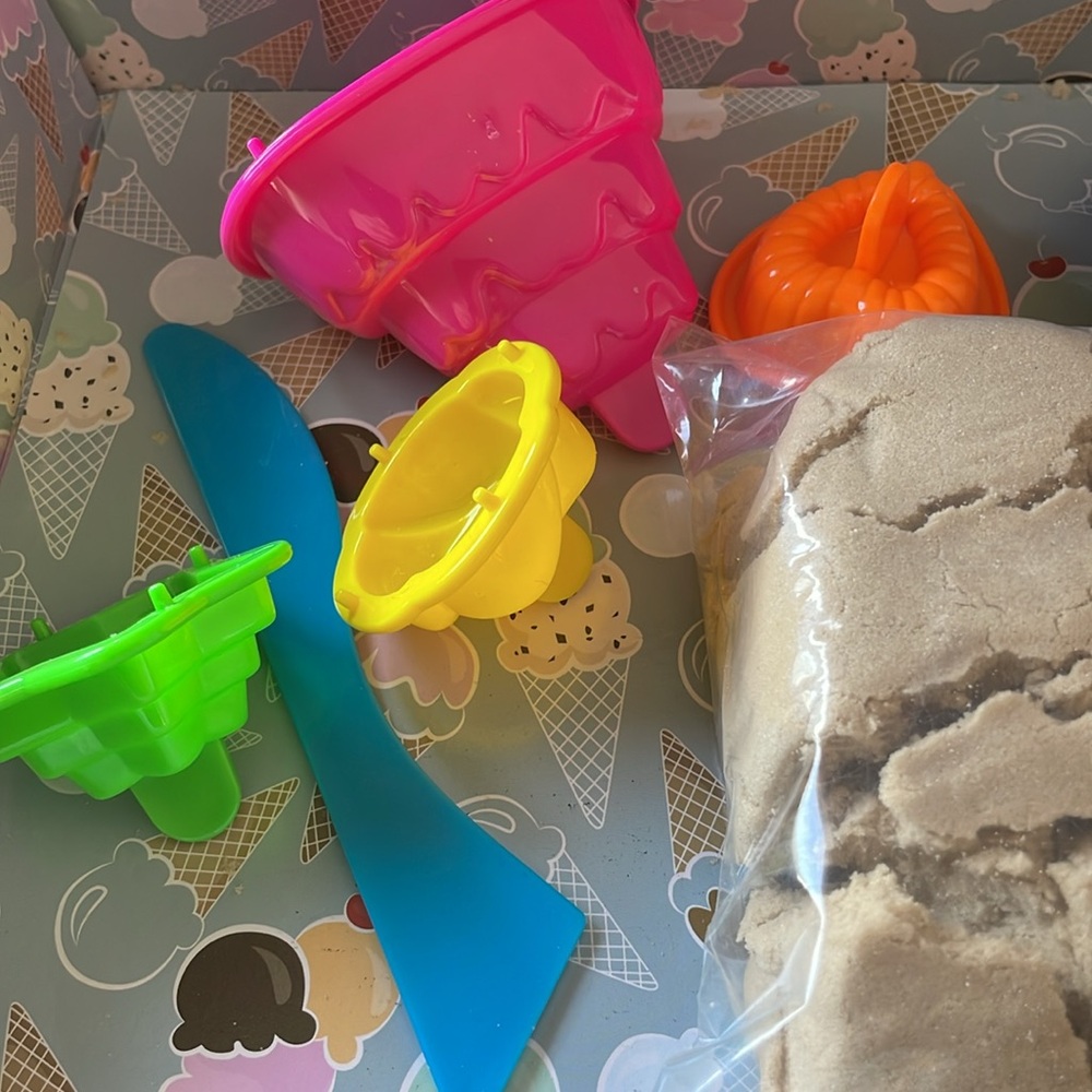 Silly Sand Ice Cream Set Sand Net Weight 18oz 5 Piece Set Never Dries Out - Picture 6 of 6